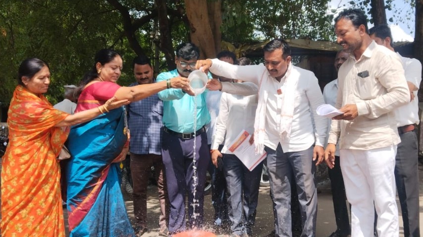 राज्य सरकारचे धोरण म्हणजे पालथ्या घड्यावर पाणी, शेतकऱ्यांना आधार द्या संभाजी ब्रिगेडची मागणी 1 राज्य सरकारचे धोरण म्हणजे पालथ्या घड्यावर पाणी, शेतकऱ्यांना आधार द्या संभाजी ब्रिगेडची मागणी