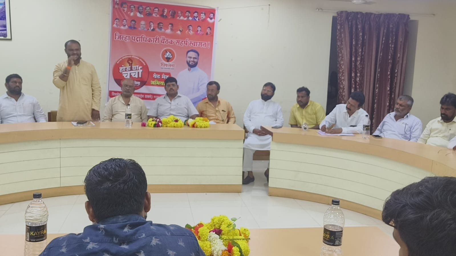 केंद्र सरकारच्या बोलघेवड्या योजनांचा भांडापोड करण्यासाठी होऊ द्या चर्चा 3 केंद्र सरकारच्या बोलघेवड्या योजनांचा भांडापोड करण्यासाठी होऊ द्या चर्चा
