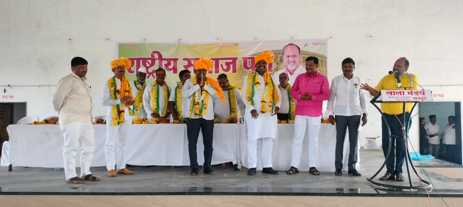 माढा लोकसभा मतदार संघातून खासदारकीसाठी रासप स्वतंत्र लढणार राष्ट्र नायक महादेव जानकर नातेपुतेत महादेव जानकरांचे पुष्पवृष्टी करून जंगी स्वागत 1 माढा लोकसभा मतदार संघातून खासदारकीसाठी रासप स्वतंत्र लढणार राष्ट्र नायक महादेव जानकर नातेपुतेत महादेव जानकरांचे पुष्पवृष्टी करून जंगी स्वागत