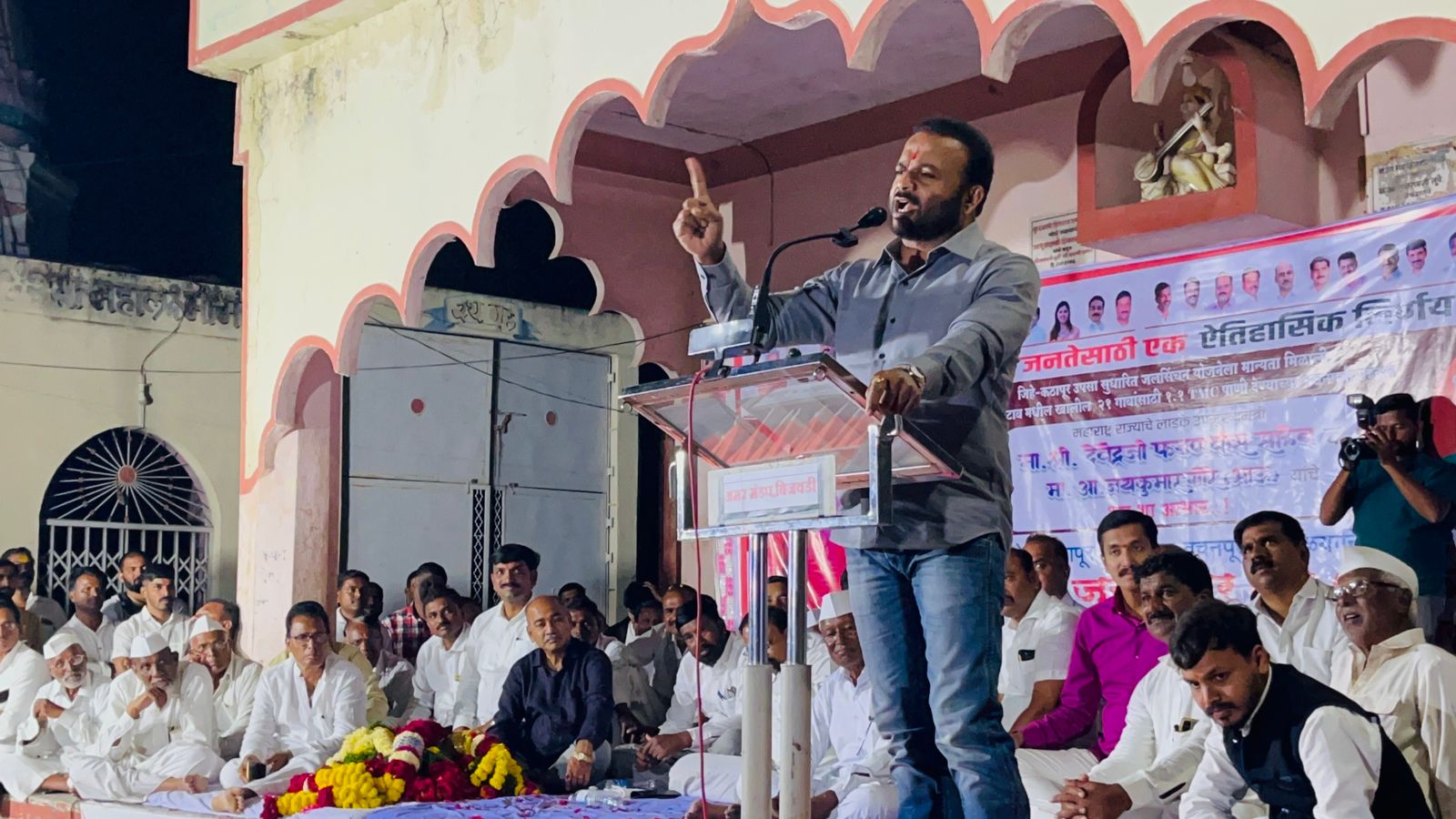 बिजवडी येथील वचनपुर्ती सोहळ्यात बोलतानाआ.जयकुमार गोरे...विधानसभा निवडणूक लढणार नाही!