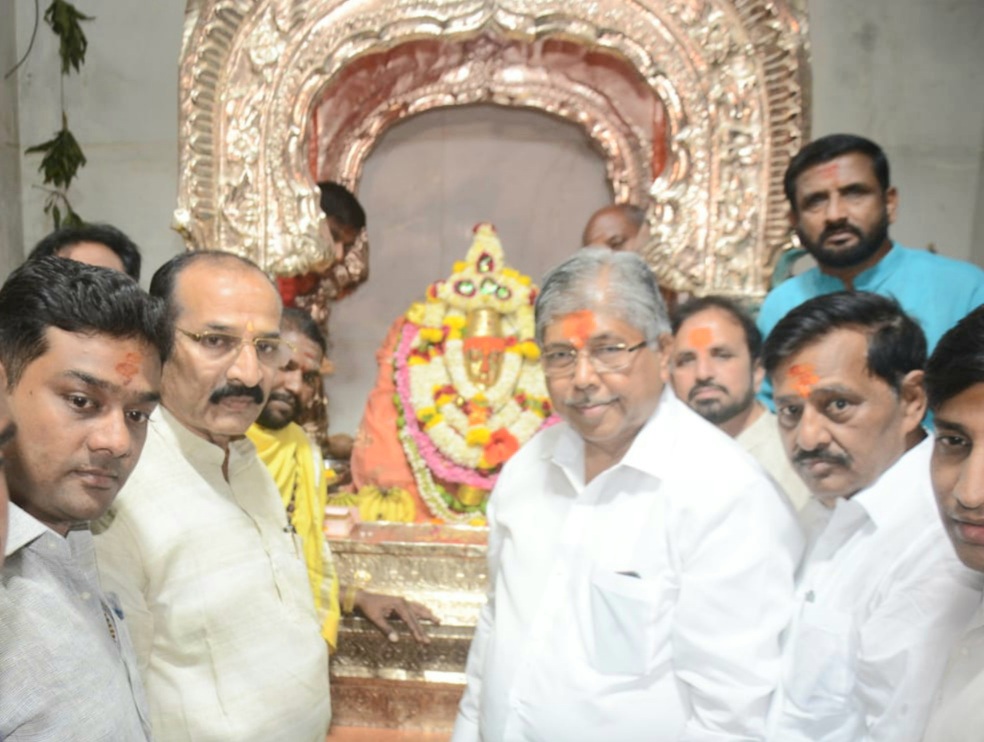 श्री रूपा भवानी मातेची पालकमंत्री यांच्या हस्ते आरती................... 1 श्री रूपा भवानी मातेची पालकमंत्री यांच्या हस्ते आरती...................
