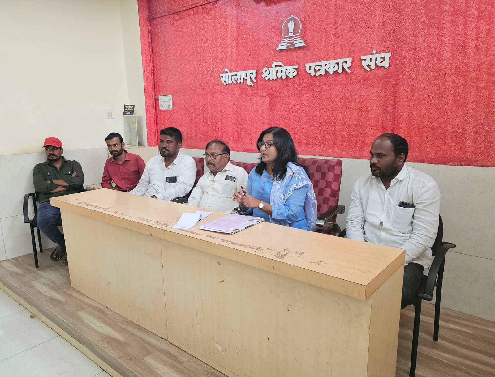 १ महिन्याच्या आत एसटी प्रमाणपत्र द्यावे, राज्य व केंद्र सरकारला अल्टिमेटम -३० ऑक्टोबर ला आझाद मैदान आणि ७ डिसेंबर मधे दिल्ली येथे आंदोलन - 1 १ महिन्याच्या आत एसटी प्रमाणपत्र द्यावे, राज्य व केंद्र सरकारला अल्टिमेटम -३० ऑक्टोबर ला आझाद मैदान आणि ७ डिसेंबर मधे दिल्ली येथे आंदोलन -