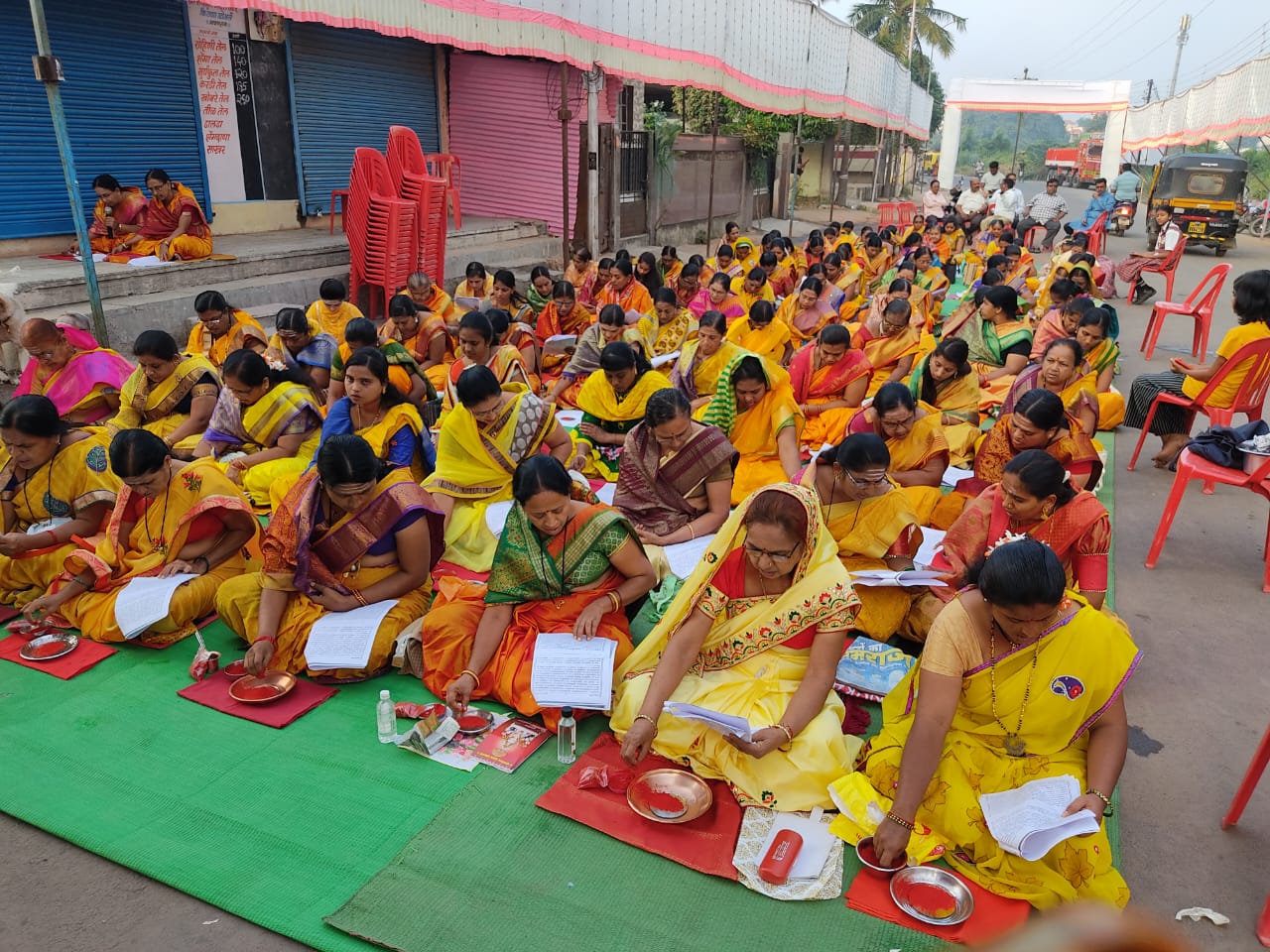 लिता पंचमी निमित्त बनशंकरी नवरात्र मंडळात कुंकुमार्चन 1 लिता पंचमी निमित्त बनशंकरी नवरात्र मंडळात कुंकुमार्चन