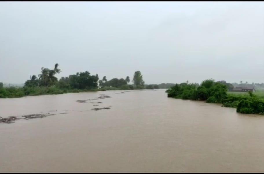 सीना नदीला आले पाणी...