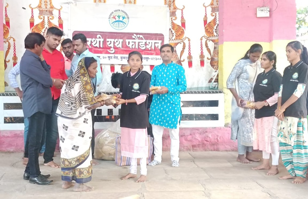 सारथीने दिवाळी फराळ वाटप करत उजळविला एक दिवा तंबाखू व्यसनमुक्तीचा