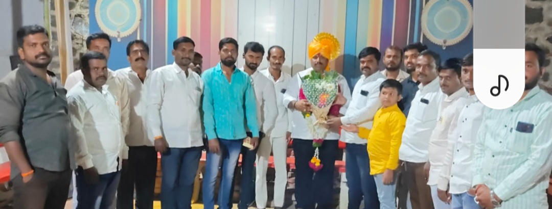 मिटकलवाडी ग्रामस्थांच्या वतीने अमरसिंह शेंडे यांचा सन्मान 1 मिटकलवाडी ग्रामस्थांच्या वतीने अमरसिंह शेंडे यांचा सन्मान