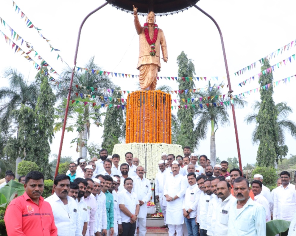 श्री विठ्ठल कारखान्यावर कर्मवीर औदुंबरआण्णांची १०० वी जयंती साजरी 1 श्री विठ्ठल कारखान्यावर कर्मवीर औदुंबरआण्णांची १०० वी जयंती साजरी