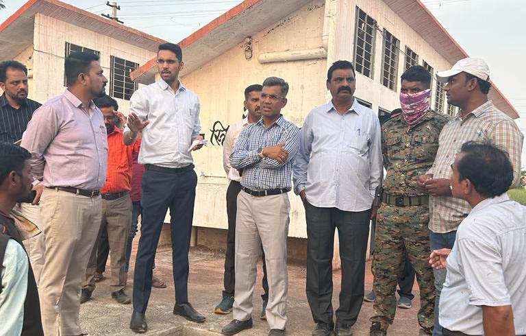 श्री विठ्ठल रुक्मिणी दर्शनासाठी येणाऱ्या भाविकांना स्वच्छतेच्या दर्जेदार सुविधा देण्यासाठी प्रशासन प्रयत्नशील -जिल्हाधिकारी कुमार आशीर्वाद 3 श्री विठ्ठल रुक्मिणी दर्शनासाठी येणाऱ्या भाविकांना स्वच्छतेच्या दर्जेदार सुविधा देण्यासाठी प्रशासन प्रयत्नशील -जिल्हाधिकारी कुमार आशीर्वाद