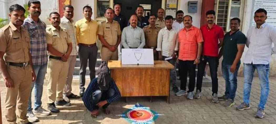 दोन तासात गंठण चोराला बार्शी शहर पोलीसां कामगिरी... 1 दोन तासात गंठण चोराला बार्शी शहर पोलीसां कामगिरी...