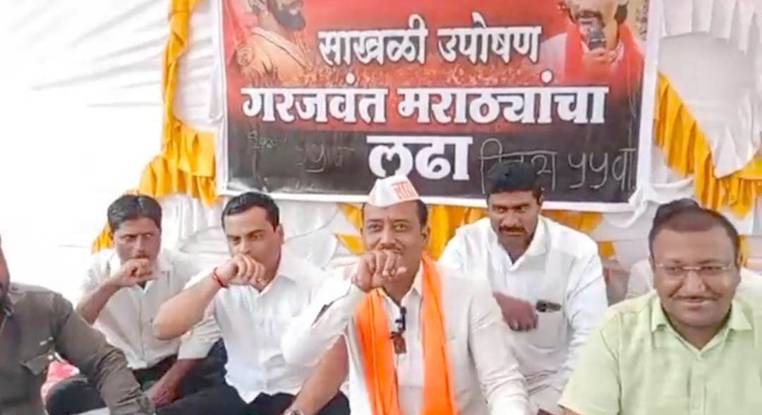बोंबाबोंब करून राज्य शासनाचा बार्शीत सकल मराठा समाजाने केला निषेध 1 बोंबाबोंब करून राज्य शासनाचा बार्शीत सकल मराठा समाजाने केला निषेध