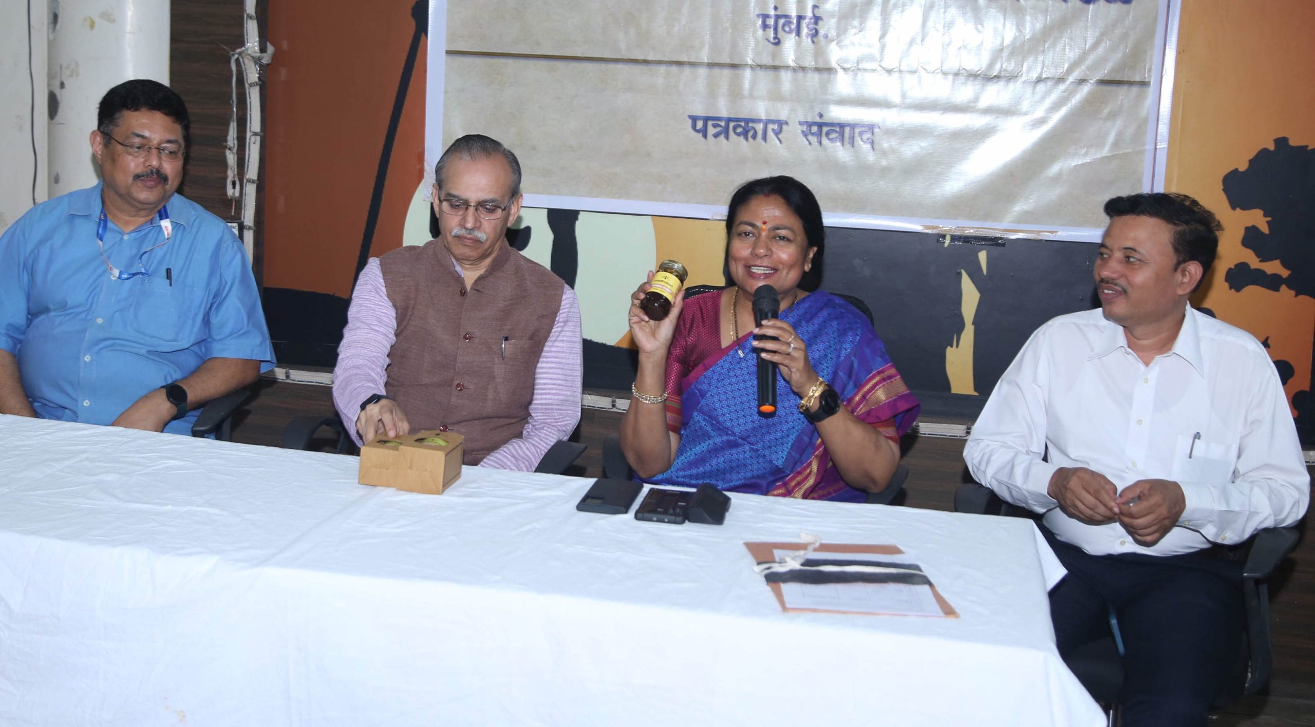देशातील पहिला मध महोत्सव महाराष्ट्रात मुंबईत 18 व 19 जानेवारी रोजी आयोजन