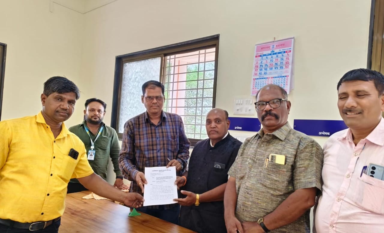 महाविकास आघाडीच्या कायदा विभागा कडून निवडणूक आयोगाकडे आचारसंहितेचा भंग झाल्याची तक्रार....!! 1 महाविकास आघाडीच्या कायदा विभागा कडून निवडणूक आयोगाकडे आचारसंहितेचा भंग झाल्याची तक्रार....!!