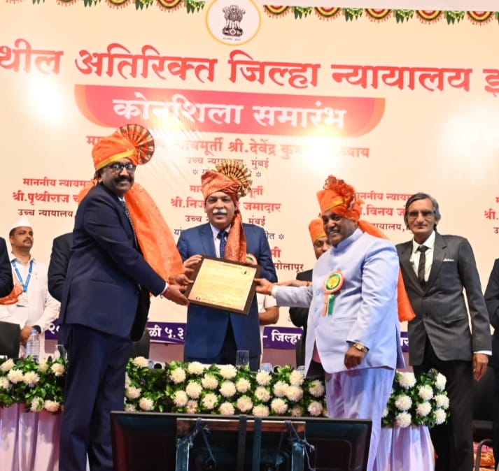 लोकशाहीच्या चार स्तंभात न्यायपालिकेचे स्थान अनन्यसाधारण आहे -मुख्य न्यायमूर्ती देवेंद्र कुमार उपाध्याय 1 लोकशाहीच्या चार स्तंभात न्यायपालिकेचे स्थान अनन्यसाधारण आहे -मुख्य न्यायमूर्ती देवेंद्र कुमार उपाध्याय