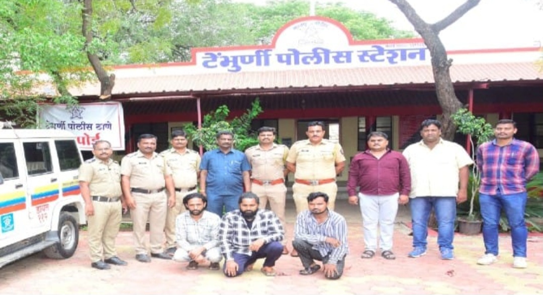 टेंभुर्णी शहरानजीक अनोळखी पुरुषाचा खुन केले प्रकरणी आईसह चार जणांना केली अटक 1 टेंभुर्णी शहरानजीक अनोळखी पुरुषाचा खुन केले प्रकरणी आईसह चार जणांना केली अटक