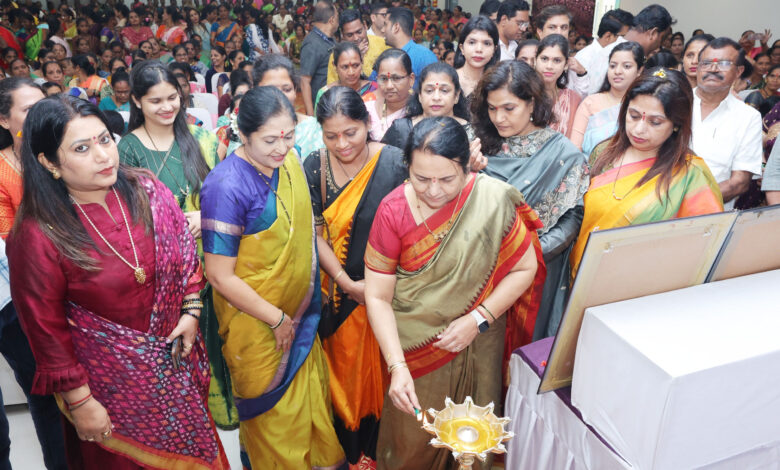 जिल्ह्यातील महिलांनी शासनाच्या विविध योजनांचा लाभ घ्यावा -- उपसभापती डॉ.नीलम गोऱ्हे 1 जिल्ह्यातील महिलांनी शासनाच्या विविध योजनांचा लाभ घ्यावा -- उपसभापती डॉ.नीलम गोऱ्हे