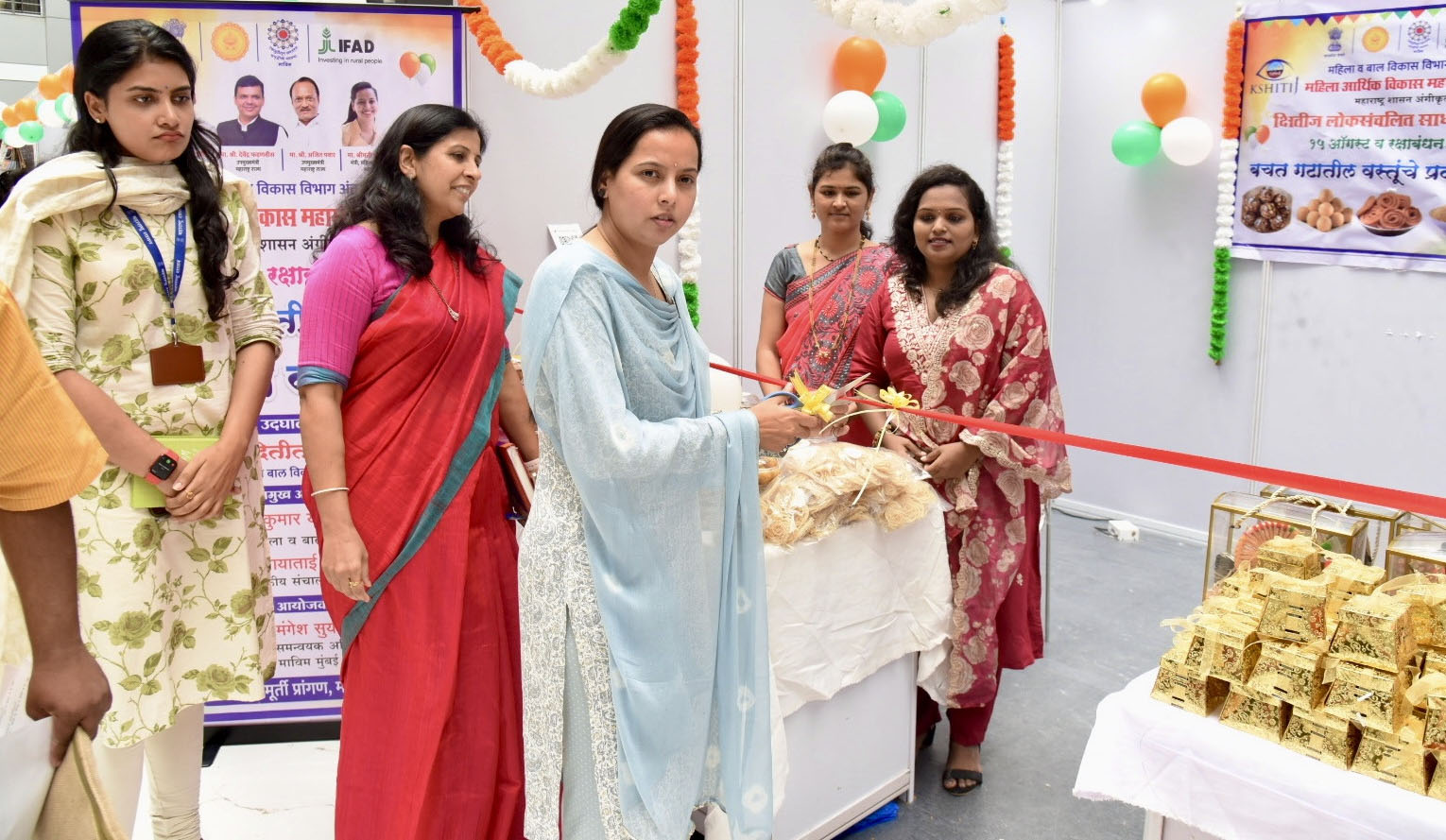 मंत्रालयात आयोजित बचत गटांच्या प्रदर्शनाचे मंत्री आदिती तटकरे यांच्या हस्ते उद्घाटन