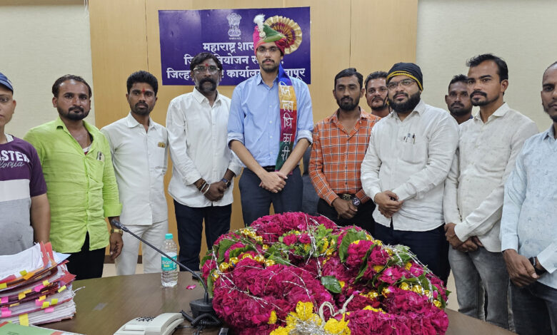 जिल्हाधिकारी कुमार आशीर्वाद यांच्या कार्यकाळास एक वर्ष पूर्ण झाल्याबद्दल सत्कार 1 जिल्हाधिकारी कुमार आशीर्वाद यांच्या कार्यकाळास एक वर्ष पूर्ण झाल्याबद्दल सत्कार