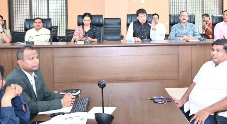 आपले सरकार पोर्टल 2.0 द्वारे नागरिकांच्या तक्रारींचा वेळेत निपटारा करावा- ई गव्हर्ननसचे तंत्रज्ञ देवांग दवे 1 आपले सरकार पोर्टल 2.0 द्वारे नागरिकांच्या तक्रारींचा वेळेत निपटारा करावा- ई गव्हर्ननसचे तंत्रज्ञ देवांग दवे