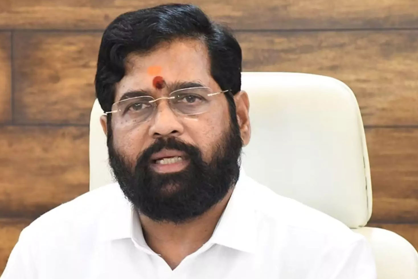 बांगलादेशात अडकलेल्या राज्यातील विद्यार्थ्यांच्या सुरक्षिततेसाठी मुख्यमंत्री एकनाथ शिंदे यांच्याकडून उपाययोजना विद्यार्थ्यांची सुरक्षीतता आणि त्यांच्या परतीसाठी परराष्ट्र मंत्रालयाशी चर्चा