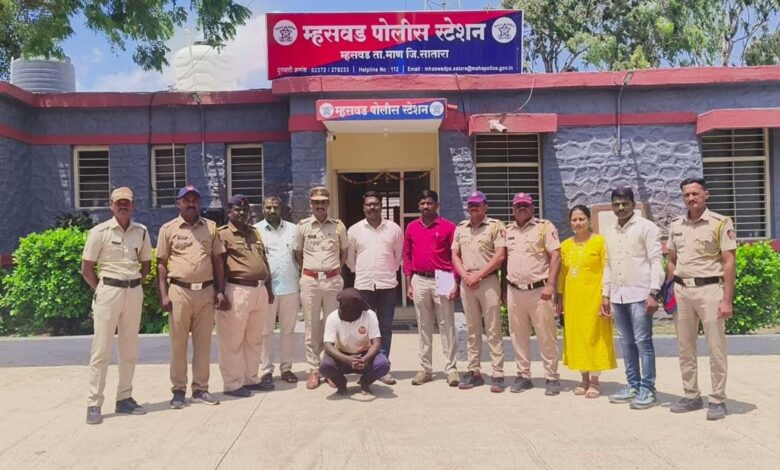 तृथीयपंथीयाच्या खुनाचा म्हसवड पोलीसांनी लावला अवघ्या ६ तासांत छडा, आरोपी गजाआड | 1 तृथीयपंथीयाच्या खुनाचा म्हसवड पोलीसांनी लावला अवघ्या ६ तासांत छडा, आरोपी गजाआड |