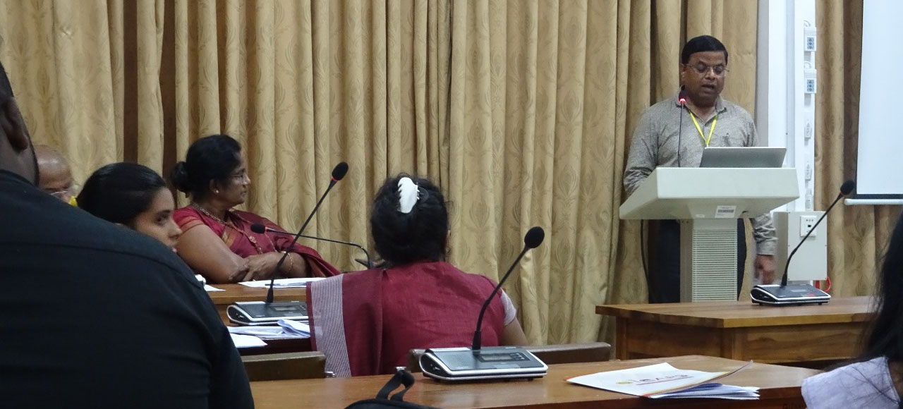 अकलूजच्या प्राचार्य डॉ.सुभाष शिंदे यांचा श्रीलंका येथे शोध निबंध सादर.