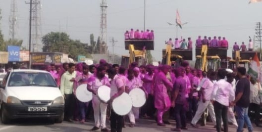 माढा विधानसभेचे नूतन आमदार अभिजीत पाटील यांच्या विजयाने टेंभुर्णी मध्ये जल्लोष 1 माढा विधानसभेचे नूतन आमदार अभिजीत पाटील यांच्या विजयाने टेंभुर्णी मध्ये जल्लोष