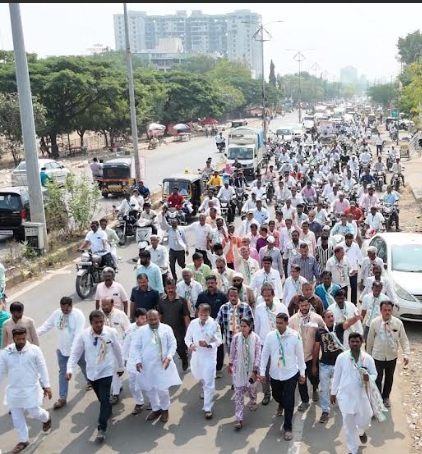 जुळे सोलापूर परिसरात काडादी यांची जोरदार पदयात्रा नागरिकांचा लाभला उत्स्फूर्त प्रतिसाद 1 जुळे सोलापूर परिसरात काडादी यांची जोरदार पदयात्रा नागरिकांचा लाभला उत्स्फूर्त प्रतिसाद