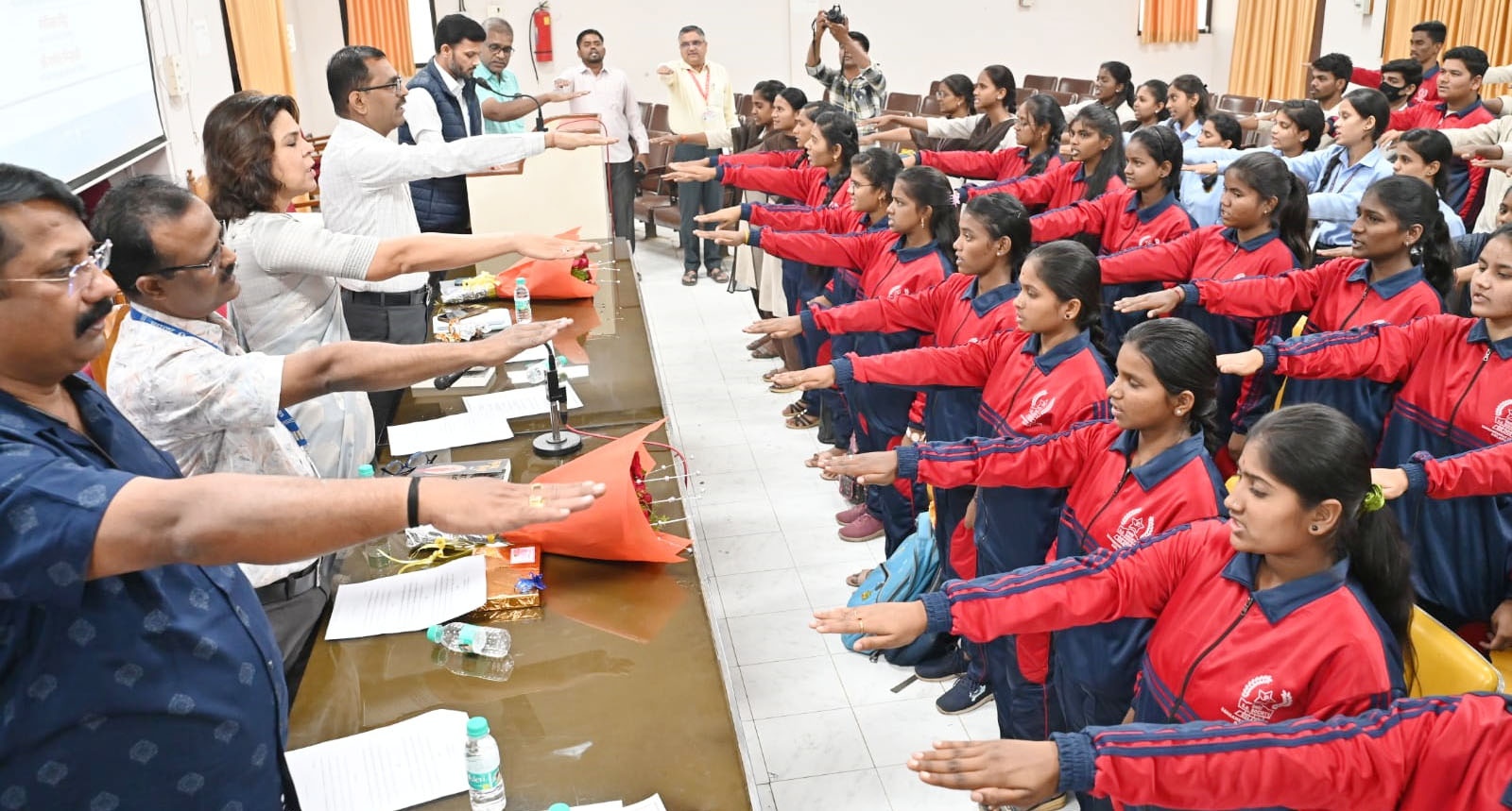 राष्ट्र उभारणीत नव मतदारांची भुमिका महत्वाची अप्पर जिल्हाधिकारी मोनिका सिंग 1 राष्ट्र उभारणीत नव मतदारांची भुमिका महत्वाची अप्पर जिल्हाधिकारी मोनिका सिंग
