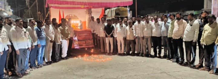 सरपंच संतोष देशमुख हत्या प्रकरणी धनंजय मुंडे यांना सह आरोपी करा : टेंभुर्णीतील कॅण्डल मोर्चाद्वारे नागरिकांची मागणी 1 सरपंच संतोष देशमुख हत्या प्रकरणी धनंजय मुंडे यांना सह आरोपी करा : टेंभुर्णीतील कॅण्डल मोर्चाद्वारे नागरिकांची मागणी