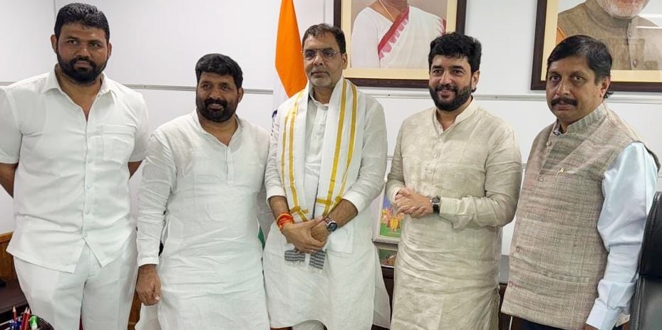 सोलापूर-मुंबई-दिल्ली अशी थेट विमान सेवा सुरू करण्याची खा.धैर्यशील मोहिते-पाटील यांची मागणी