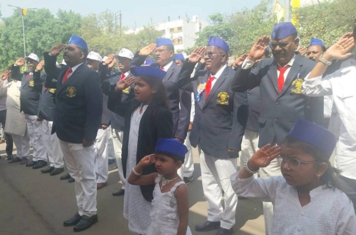 महात्मा फुले जयंतीदिनी समता सैनिक दलाची मानवंदना