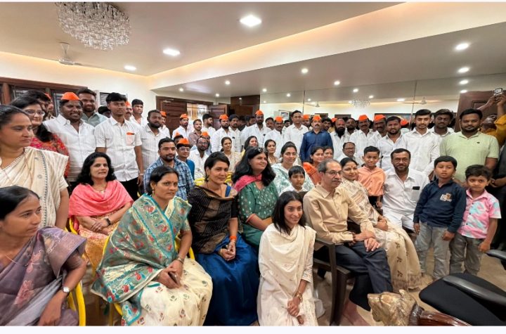 उद्धव ठाकरे यांची जिल्हाप्रमुख डिकोळे, नगराध्यक्षा व नगरसेवकानी यांनी घेतली भेट