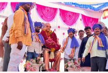 अणदूरमध्ये आंबेडकर जयंतीचा जल्लोष - गुलाल फटाके आणि अभिवादन 1 अणदूरमध्ये आंबेडकर जयंतीचा जल्लोष - गुलाल फटाके आणि अभिवादन