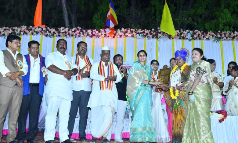 डॉ.बाबासाहेब आंबेडकर यांनी समाजाला शिकण्याचा, जगण्याचा, समानतेचा आणि समतेचा संदेश दिला : ज्ञानेश्वर महाराज जळगावकर