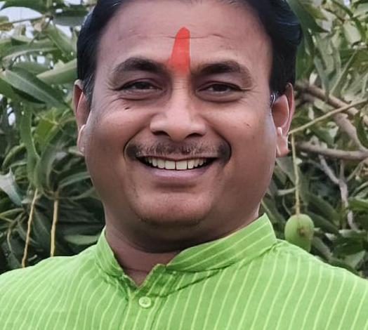 मनसे नेते दिलीप धोत्रे यांच्या गाडीचा मुंबई पुणे एक्सप्रेस वर भीषण अपघात 30 मनसे नेते दिलीप धोत्रे यांच्या गाडीचा मुंबई पुणे एक्सप्रेस वर भीषण अपघात