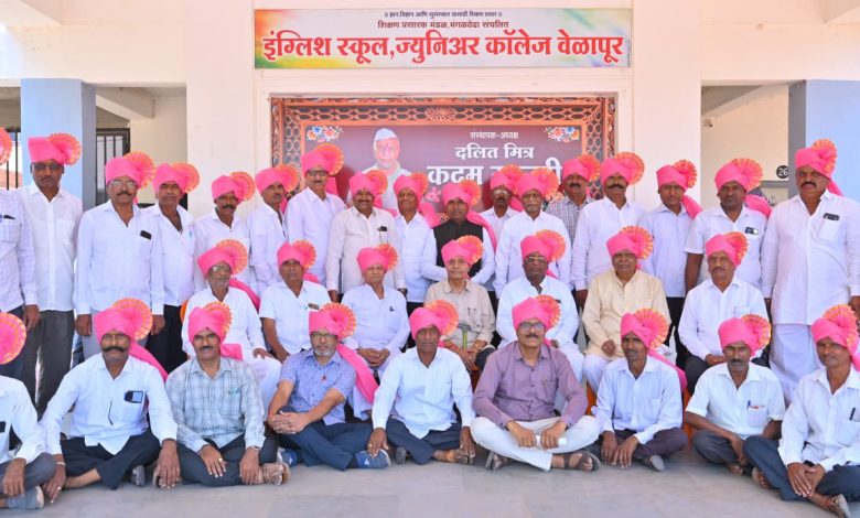 तब्बल ४२ वर्षांनी रंगला मैत्रीचा अविस्मरणीय स्नेहसोहळा अनेकांच्या डोळ्यांत दाटले आनंदाश्रू