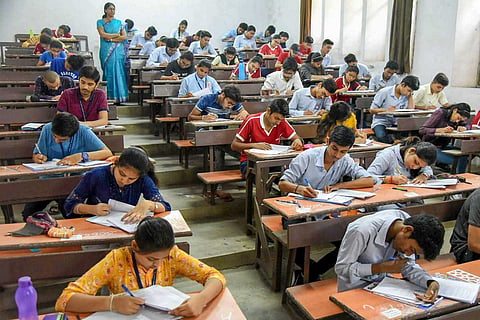 सहकार विभागाच्या जी. डी. सी. अँन्ड ए. व सी. एच. एम. परिक्षा दि. 26 मे पासून सुरु 19 सहकार विभागाच्या जी. डी. सी. अँन्ड ए. व सी. एच. एम. परिक्षा दि. 26 मे पासून सुरु