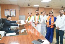 भाजप उमेदवार राजेंद्र राऊत यांचा शक्तिप्रदर्शनासह उमेदवारी अर्ज दाखल