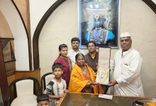 विठ्ठल रुक्मिणी मातेच्या चरणी सोन्याचा तुळशीहार अर्पण, 