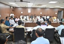 शहरातील दोन्ही उड्डाणपुलाच्या भूसंपादनाची प्रक्रिया तातडीने करावी - जिल्हाधिकारी एस. कार्तीकेयन