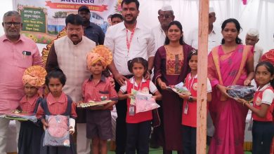 शाळा प्रवेशोत्सवाच्या निमित्ताने लोकप्रतिनिधी, सनदी अधिकारी व शिक्षण विभागाचा जिल्हाभर जल्लोषमय दौरा; विद्यार्थ्यांच्या स्वागताने दुमदुमल्या जिल्हा परिषद शाळा