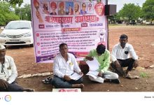 निमगाव ( ह ) येथील जातीवादी अप्पा शिंदे यांचेवर गुन्हा दाखल करण्याचे मागणीसाठी करमाळ्यात आमरण उपोषण सुरू