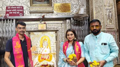 बिग बॉस मराठीची विजेती तन्वी कोलते यांनी घेतले स्वामी समर्थांचे दर्शन