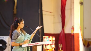 प्रेमाच्या कवितांनी अक्कलकोटकरांना घातली मोहिनी ! 11 प्रेमाच्या कवितांनी अक्कलकोटकरांना घातली मोहिनी !