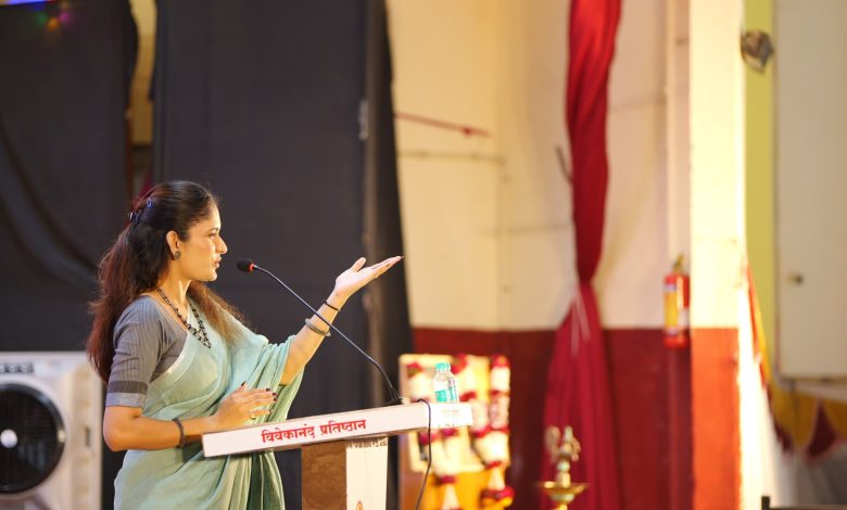 प्रेमाच्या कवितांनी अक्कलकोटकरांना घातली मोहिनी ! 48 प्रेमाच्या कवितांनी अक्कलकोटकरांना घातली मोहिनी !