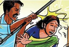 शेतात पाणीदेताना महिलेशी गैरवर्तन व काठीने मारहाण