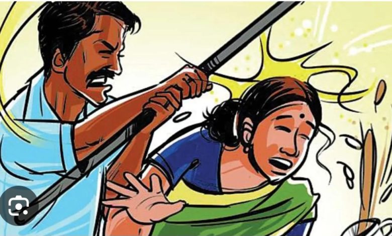 शेतात पाणीदेताना महिलेशी गैरवर्तन व काठीने मारहाण 3 शेतात पाणीदेताना महिलेशी गैरवर्तन व काठीने मारहाण